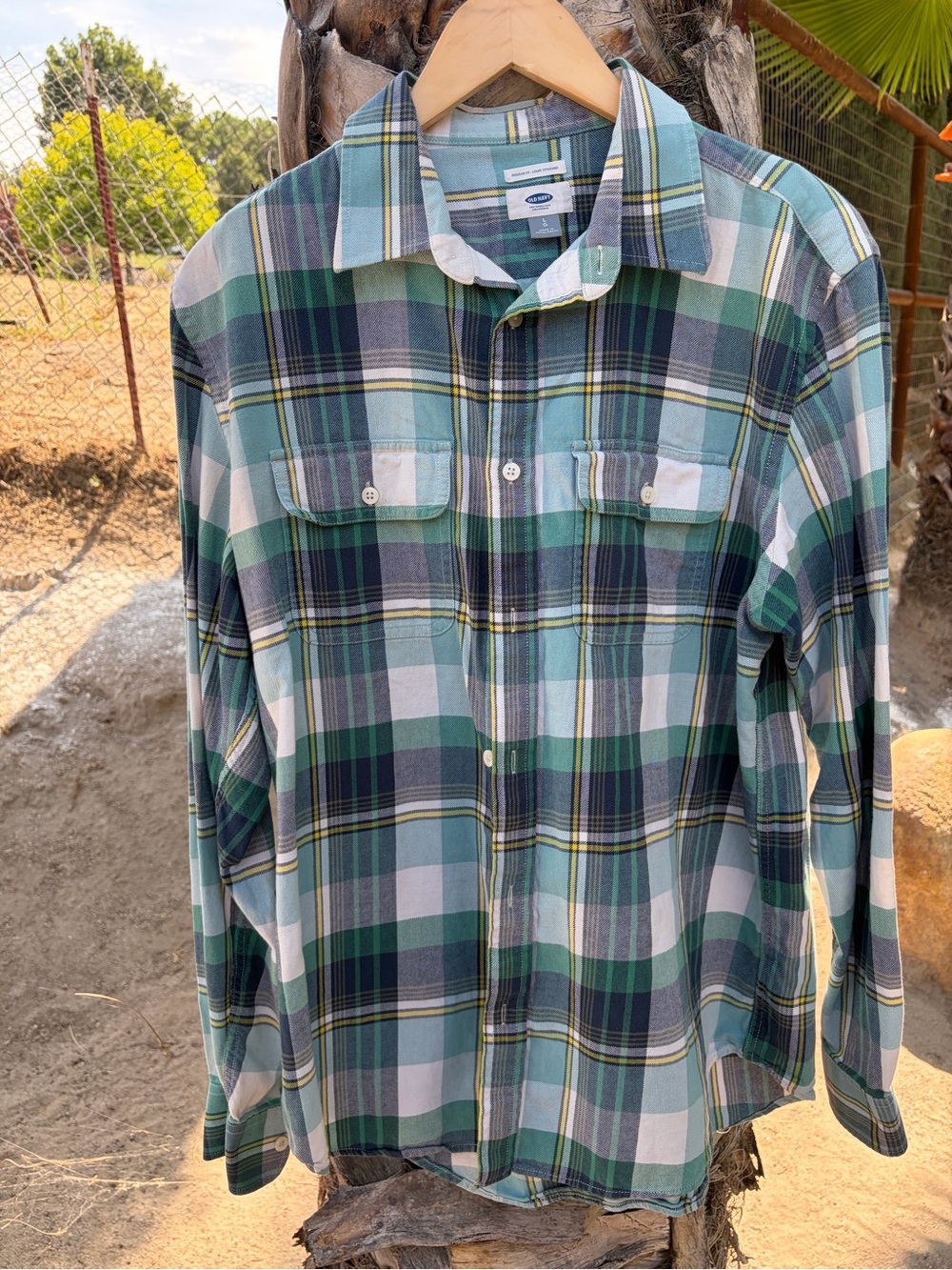 Women’s Old Navy Flannel plaid long sleeve shirt.